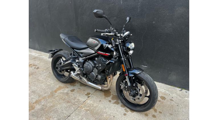 TRIUMPH TRIDENT 660