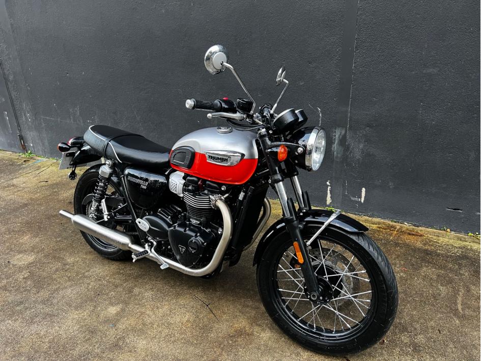 TRIUMPH Bonneville T100 - A2
