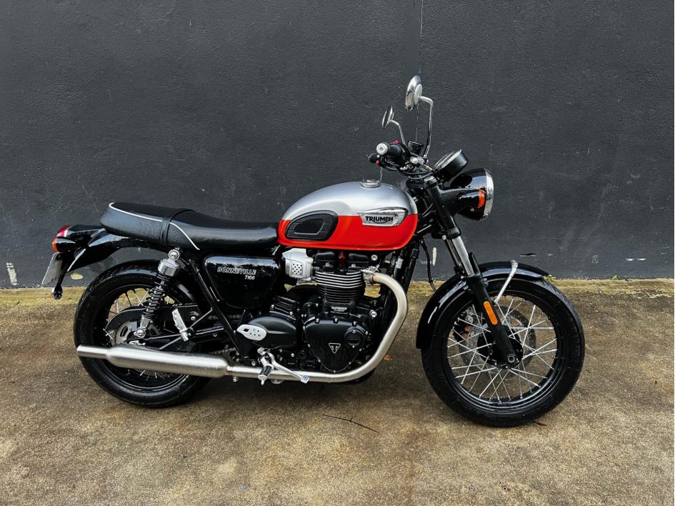 TRIUMPH Bonneville T100 - A2
