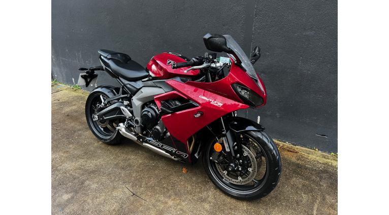 TRIUMPH 	DAYTONA 660