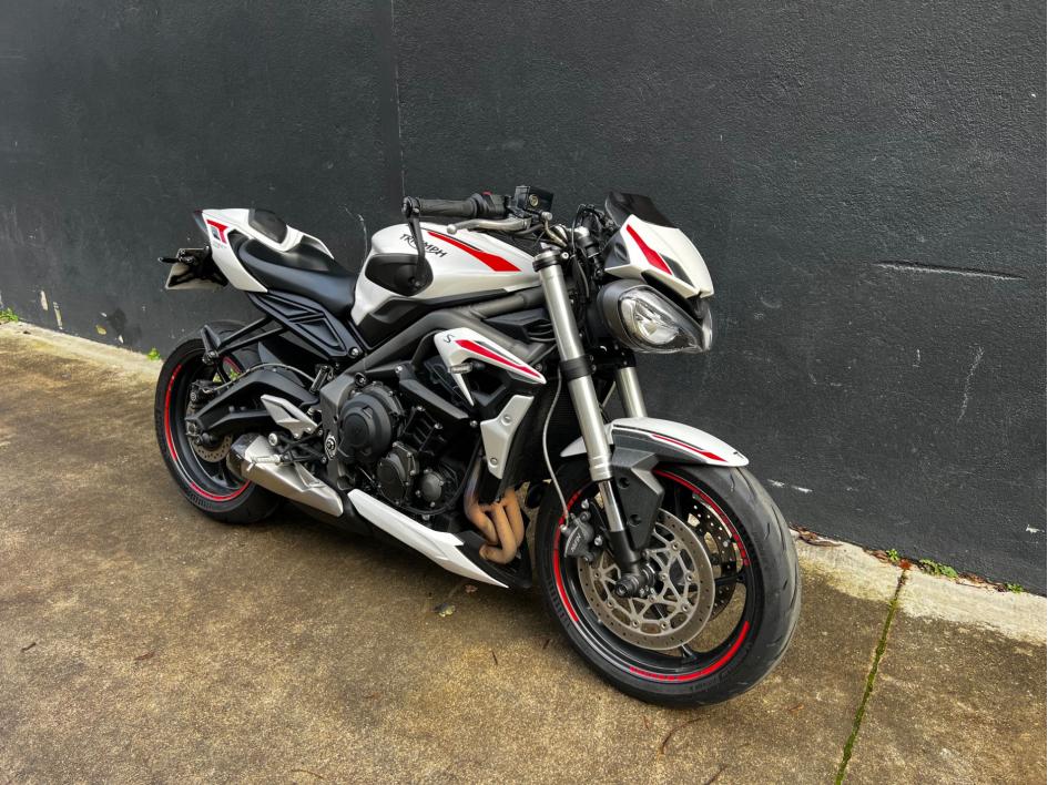 TRIUMPH STREET TRIPLE 660 S - ELIGIBLE A2