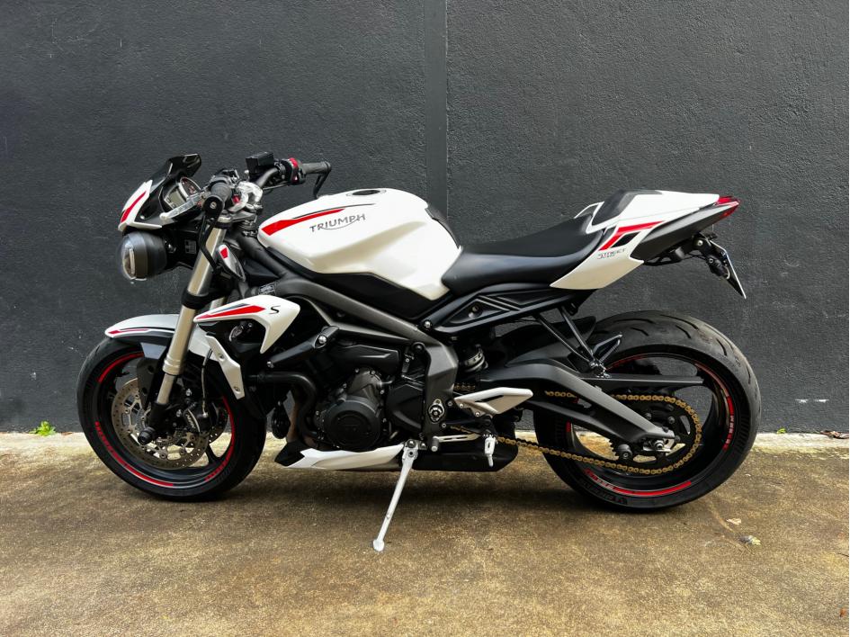 TRIUMPH STREET TRIPLE 660 S - ELIGIBLE A2