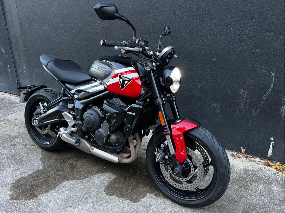 TRIUMPH TRIDENT 660 - A2