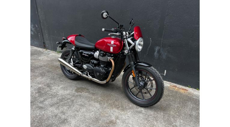 TRIUMPH STREET TWIN  900