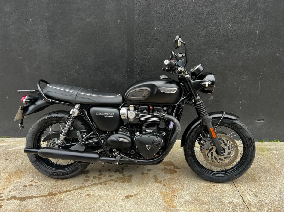 TRIUMPH Bonneville T120 Black